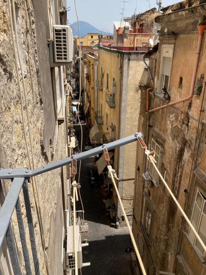 A Casa Di Nonna Ida, Nel Cuore Pulsante Di Napoli Exterior foto